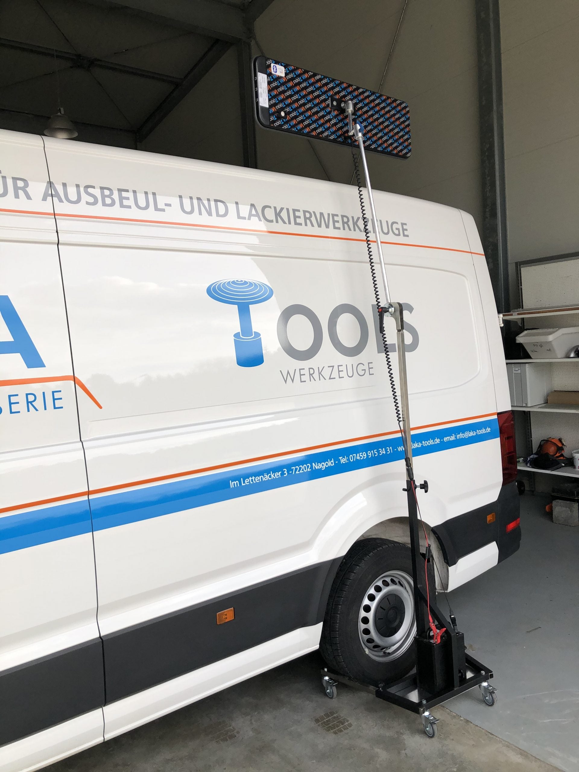 LAKA LED Ausbeullampe Classic XL inkl. X-Stativ klappbar