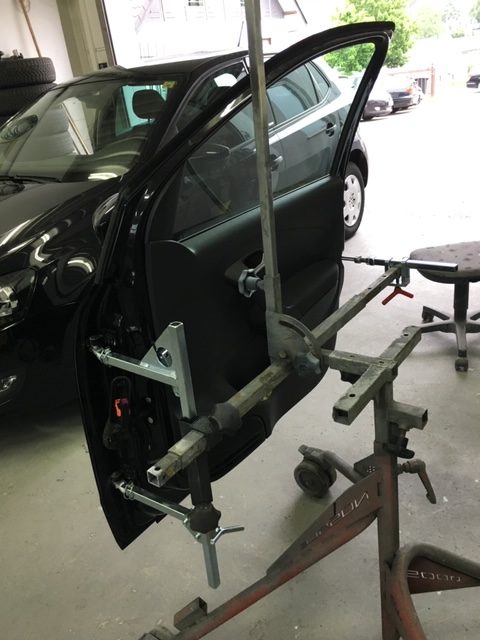 Door holder (mounting with interior lining)
